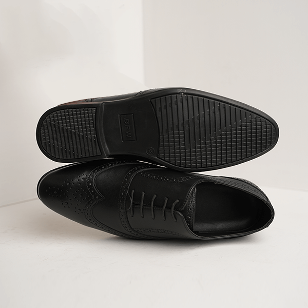 Worcester Wingtip Brogue in Black — rubber sole
