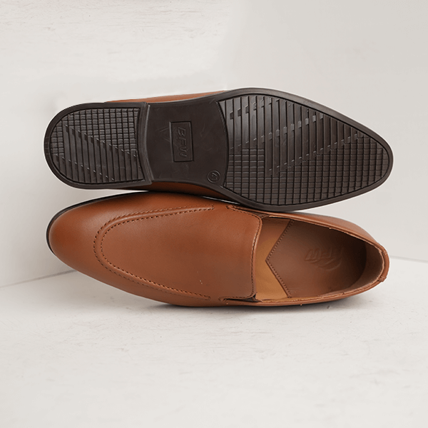 Ireland Leather Venetian Loafer in Brown — rubber sole