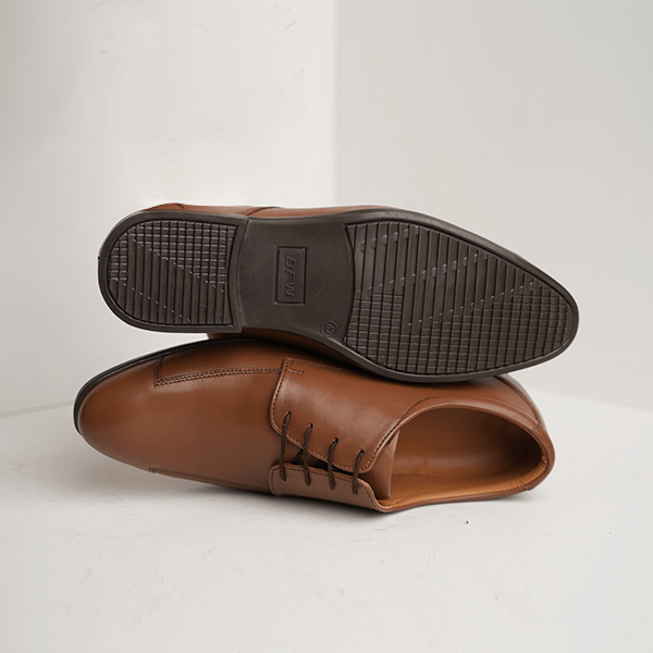 Tanzania Seamed-Toe Derby in Brown — rubber sole