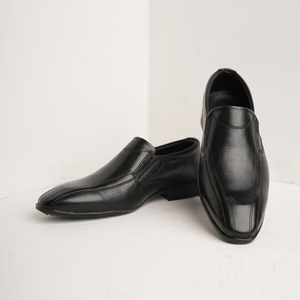 Honolulu Seamed-Toe Slip-On in Black