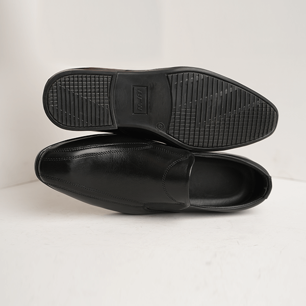 Honolulu Seamed-Toe Slip-On in Black — rubber sole