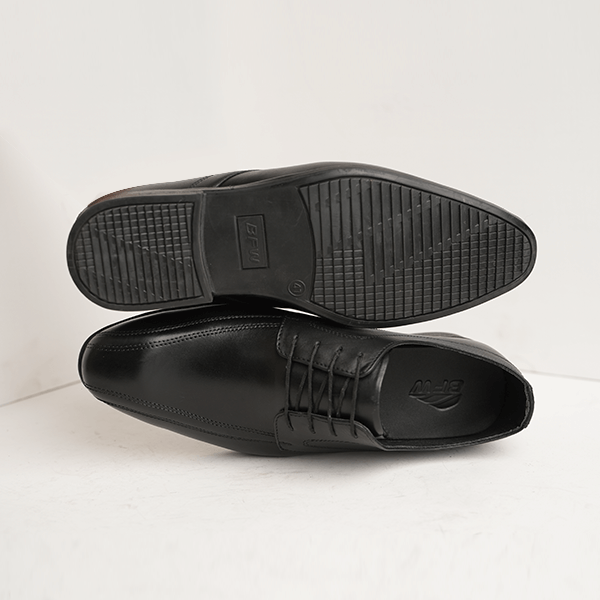 Moreton Bike-Toe Derby in Black — rubber sole