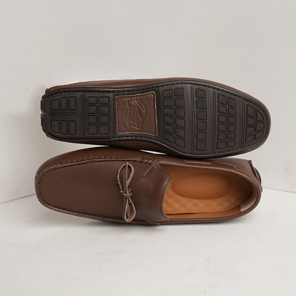 Royale Leather Bow Driving Moccasin in Brown — rubber sole