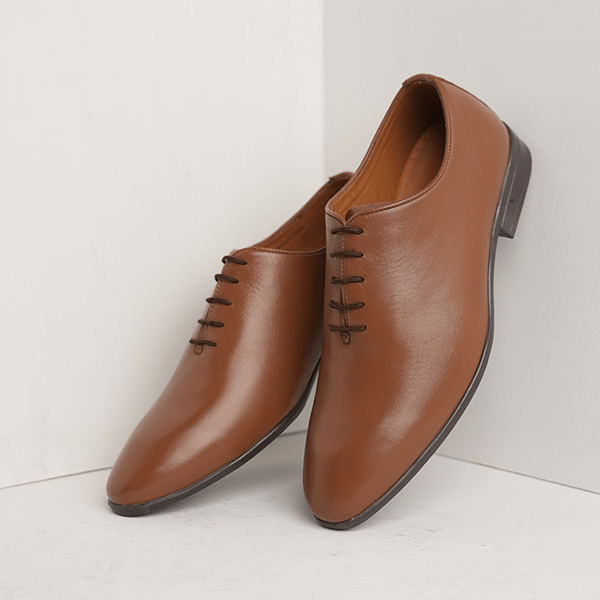 Wickford Plain-Toe Oxford in Brown