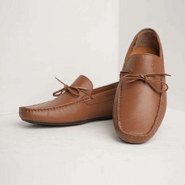 Royale Leather Bow Driving Moccasin in Tan — another angle